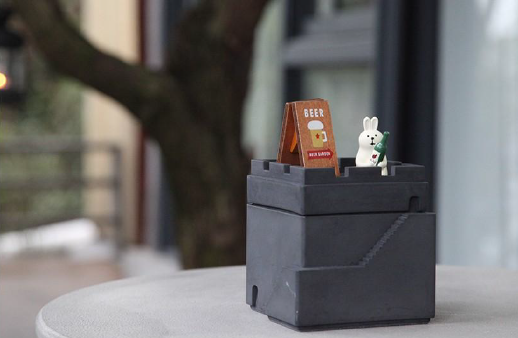 Micro House Mini Ashtray – Modern Decorative Ashtray for Tabletop Use