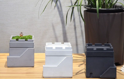 Micro House Mini Ashtray – Modern Decorative Ashtray for Tabletop Use