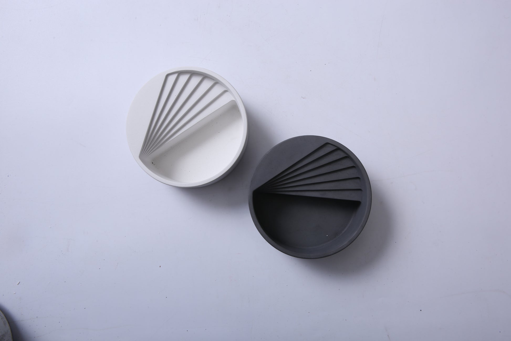 Stepping Ash Tray – Modern Concrete Decor | Squircle Decor